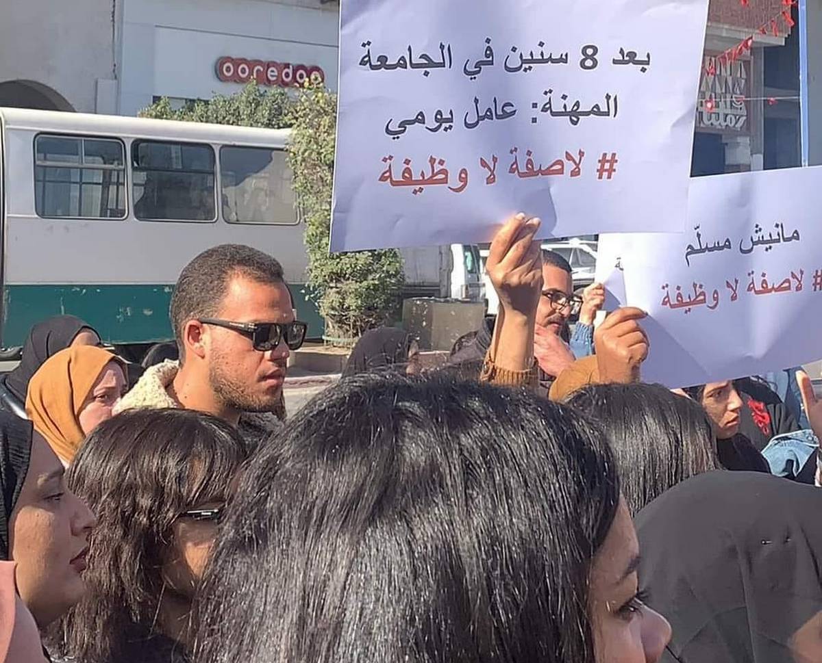طلبة كلية الحقوق  بصفاقس  يحتجّون ويدخلون في  اضراب