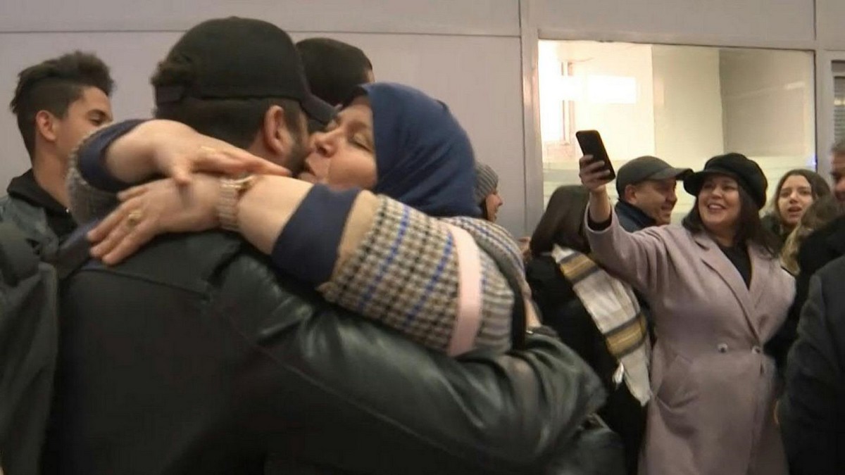 وصول أول طائرة إجلاء لمواطنين تونسيين مقيمين بتركيا: ناجون يتحدثون عن أهوال الزلزال والمشاهد المرعبة التي عاشوها