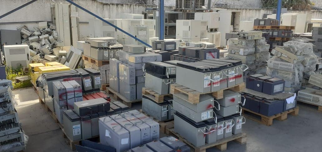 مقرين بن عروس : حجز نفايات خطرة “بطاريات مستعملة” يتم التفويت فيها بطريقة غير قانونية