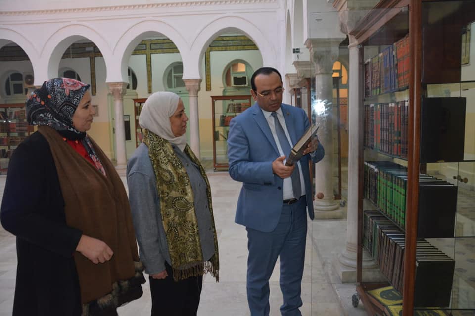 وزير الشّؤون الدّينية يفتتح مكتبة الوزارة ويُهديها مؤلّفاته ومجموعة كتب أخرى