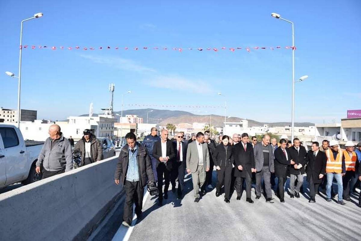 وزيرة التجهيز والإسكان تشرف على فتح محول وسط مدينة جندوبة.