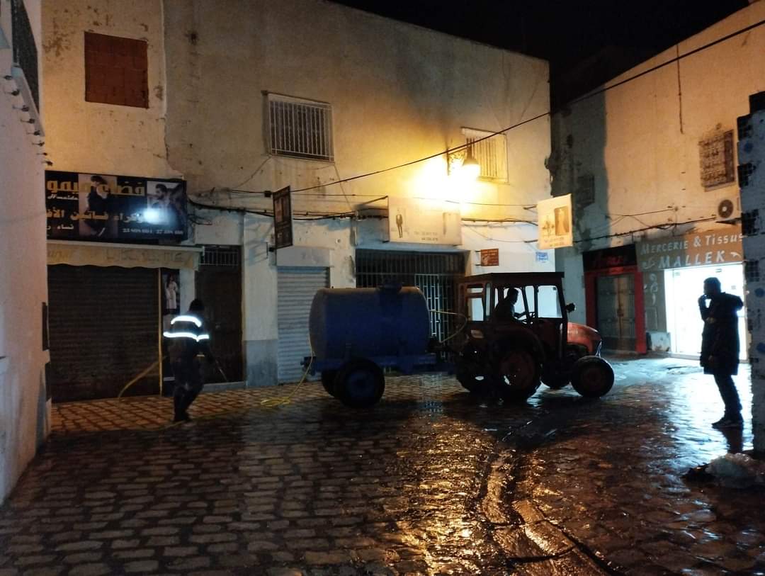 صفاقس تنظيف أنهج المدينة العتيقة.