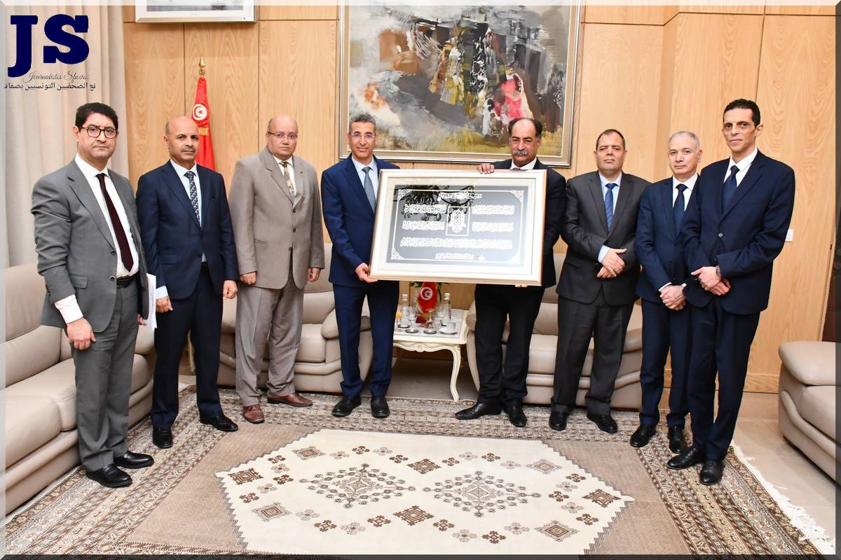 موكب تسليم المهام بين السيدين كمال الفقي وسلفه توفيق شرف الدين