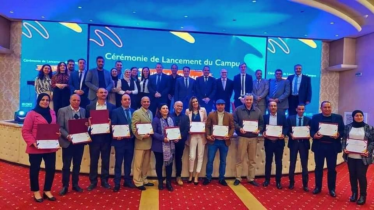 صفاقس تكريم مدير دار الشباب بنقطة سليم مفتاح