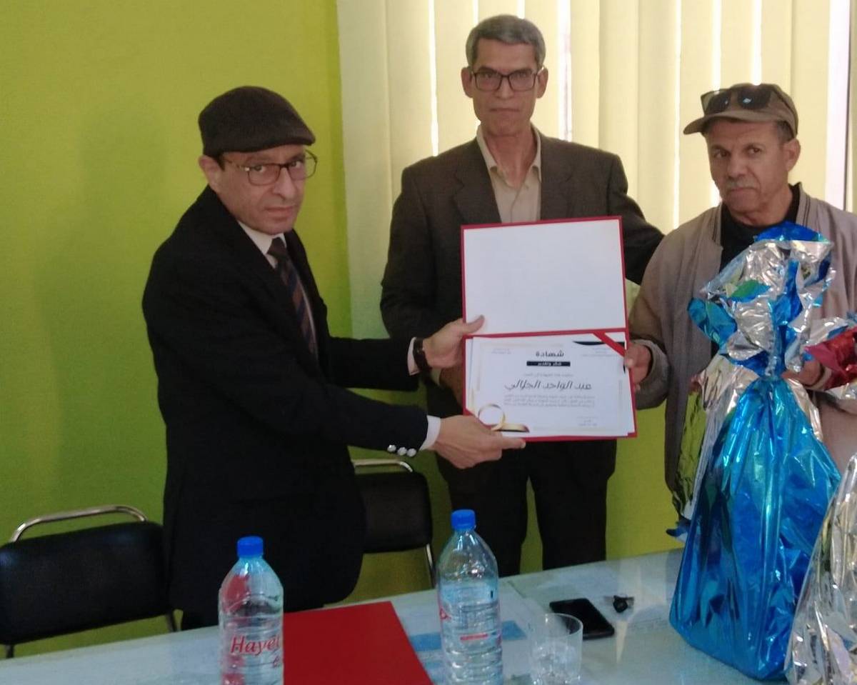 صفاقس : تكريم الاساتذة والاداريين  المحالين على شرف المهنة باعدادية علي بلهوان