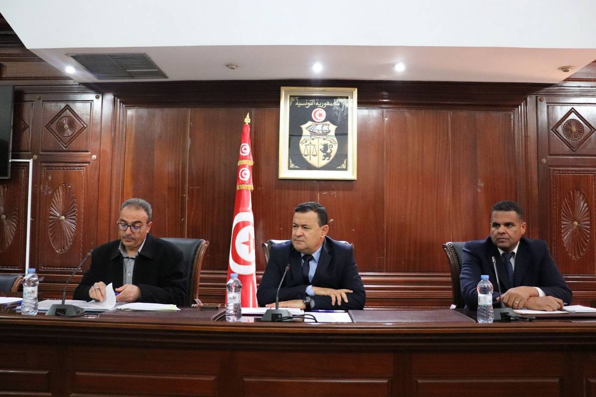صفاقس : جلسة عمل لمتابعة رخص  استغلال محلات بيع التبغ