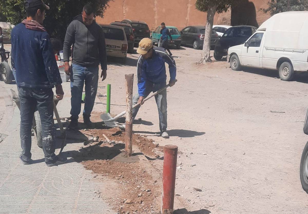 صفاقس لمنع الانتصاب وركن السيارات البلدية   تعيد الحواجز الحديدية لمداخل المدينة العتيقة