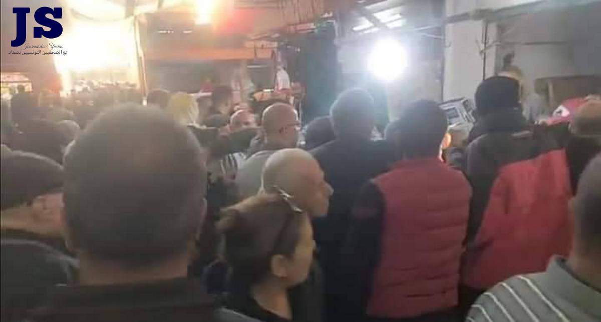 صفاقس :  لهفة وتصرّفات  غير  عادية تكالُبا  على  الموز المسعّر