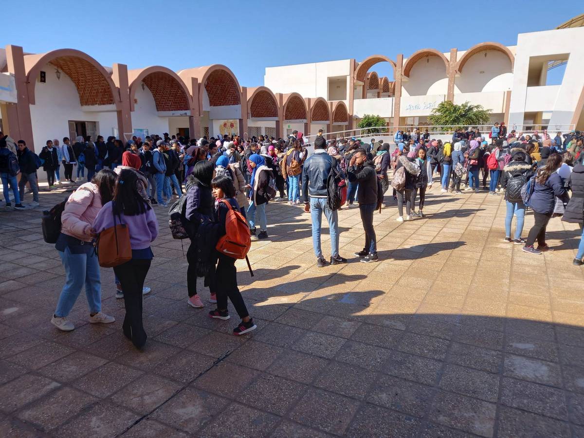المحرس: تلاميذ المعهد بوقفة ينظمون مسيرة الى مقر فرع الشركة الجهوية للنقل بصفاقس