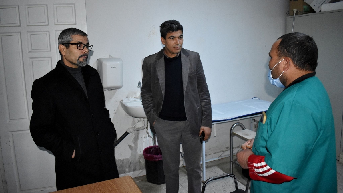 والي سيدي بوزيد يؤدي زيارة فجئية إلى المستشفى المحلي بجلمة