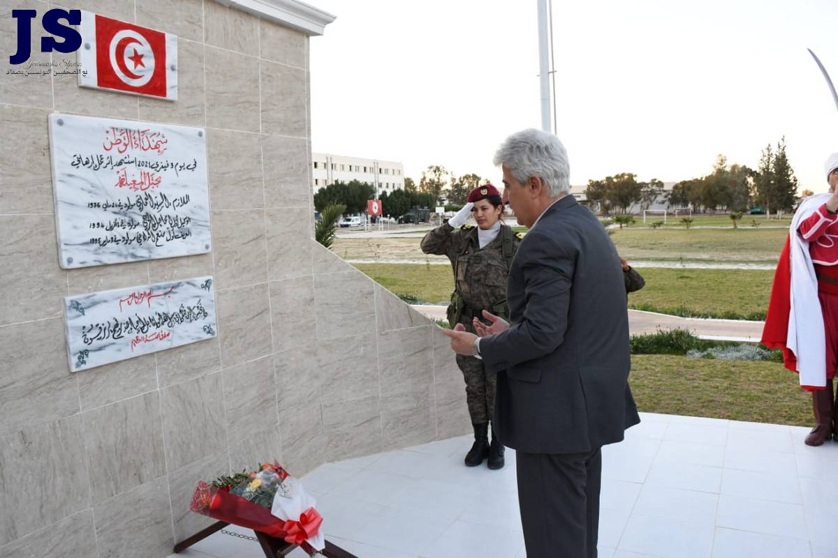 وزير الدفاع يؤدي زيارة إلى القاعدة العسكرية بالقيروان