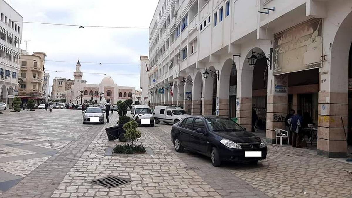 بلدية  صفاقس  ترفع  السيارات المخالفة  بمنطقة الــ 100 متر