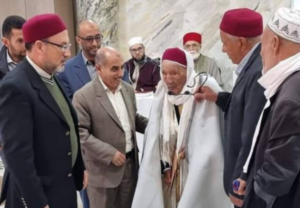 صفاقس: تكريم اقدم إمام  خُمْس الحاج البشير  الفقي معمّر عمره 103 سنوات