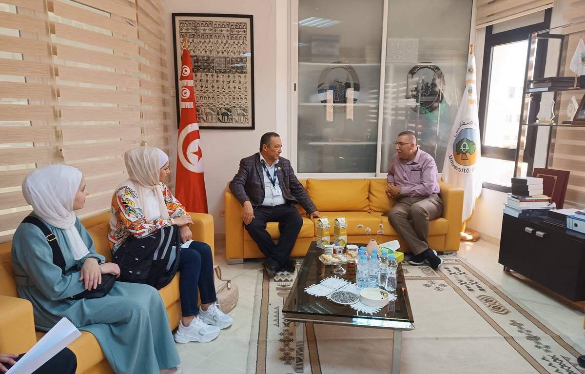 رئيس جامعة صفاقس يستقبل وفدا من الجامعة الأردنية