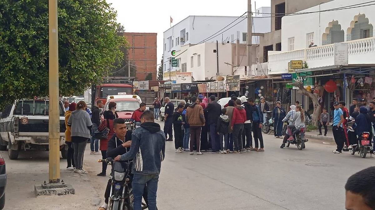 جبنيانة :إمرأة تهدد بحرق نفسها أمام مركز الحرس