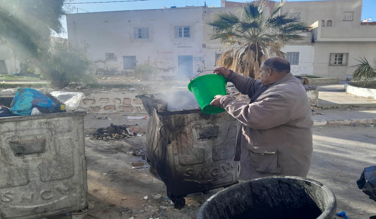 صفاقس : يُضرمون النار في الحاويات بالقاصة رقم5