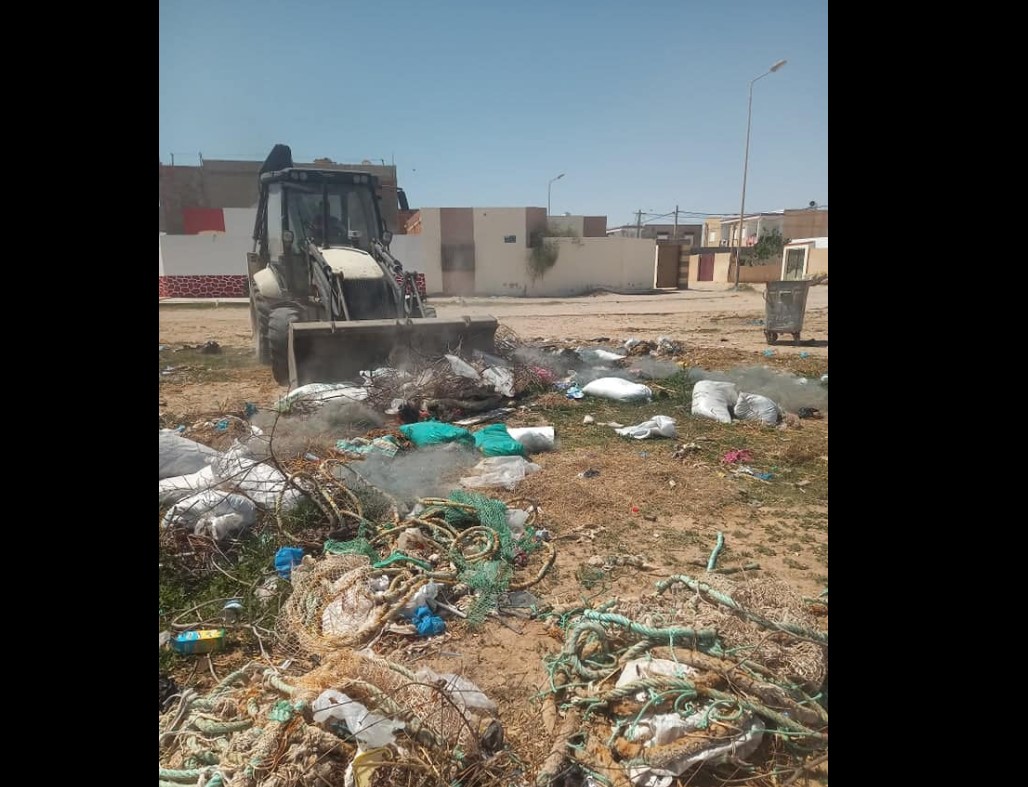 صفاقس حملة نظافة بسيدي منصور والحاويات في وضع كارثي