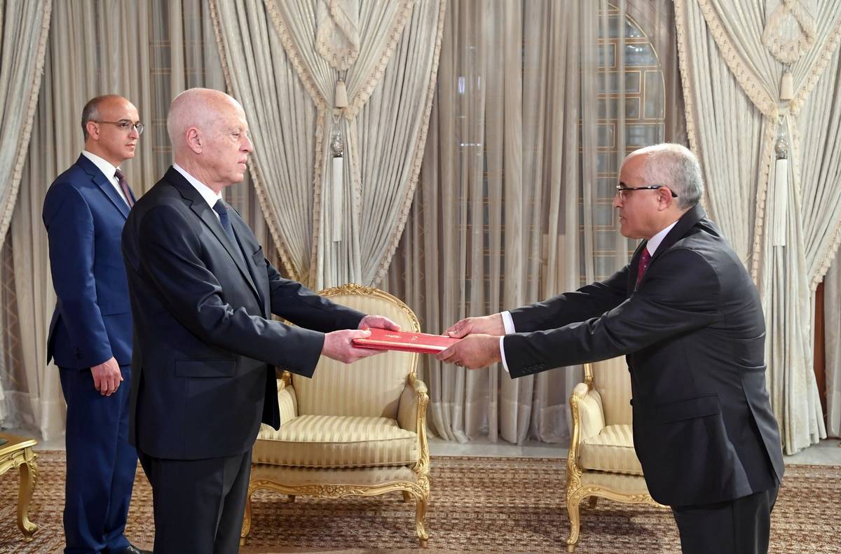 رئيس الدولة  يسلم اوراق  اعتماد  سفير  تونس  بسوريا