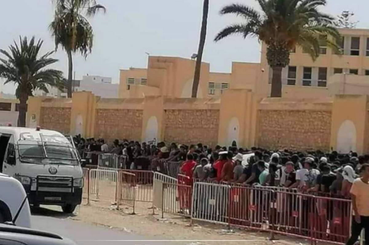 صفاقس : ملعب عاجز … مظلمة واحتقار تتعرّض لها جماهير النادي الصفاقسي