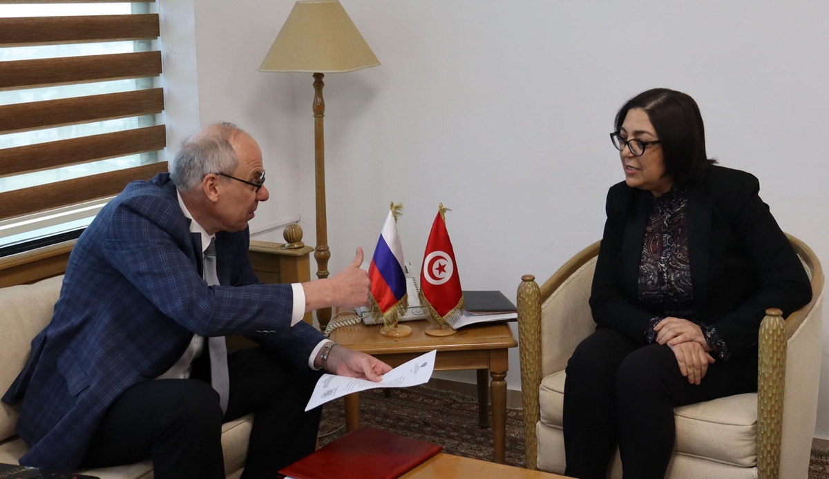 وزيرة التجارة وتنمية الصادرات تستقبل سفير روسيا بتونس