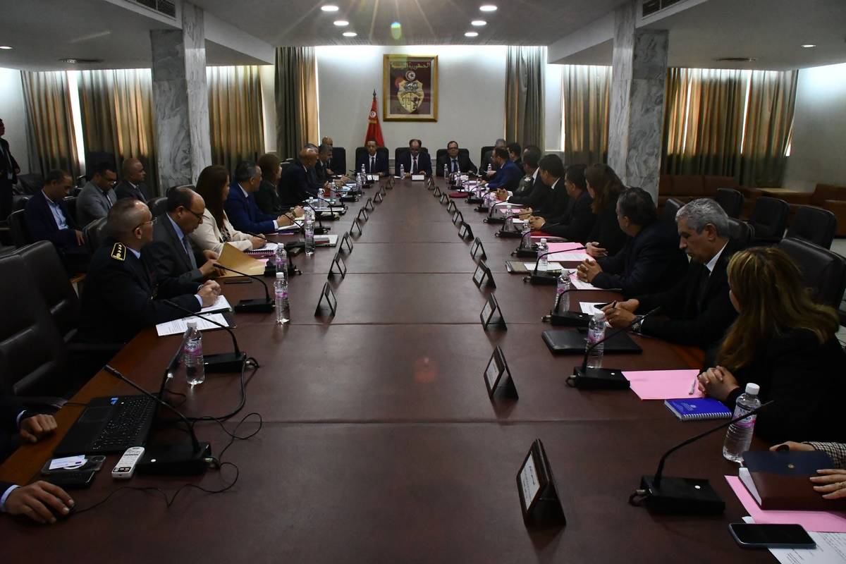 وزير الدّاخليّة يُشرفُ على جلسة عمل بمقرّ الوزارة