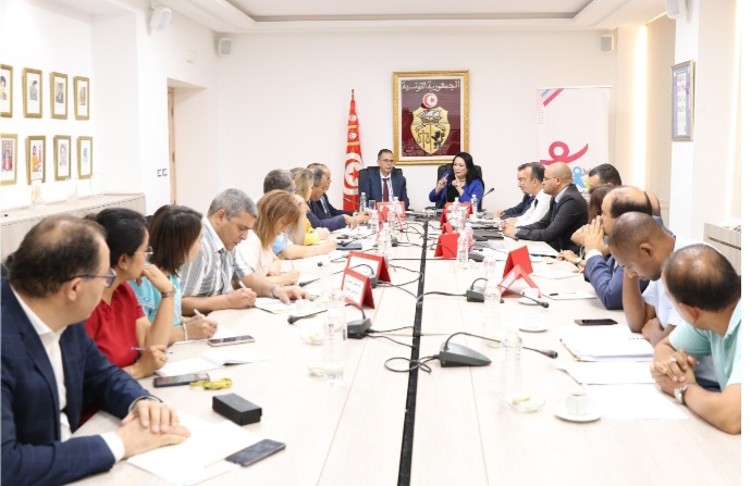 جلسة عمل مشتركة بين وزارتي الأسرة والمرأة والطفولة وكبار السنّ وأملاك الدولة والشؤون العقارية.