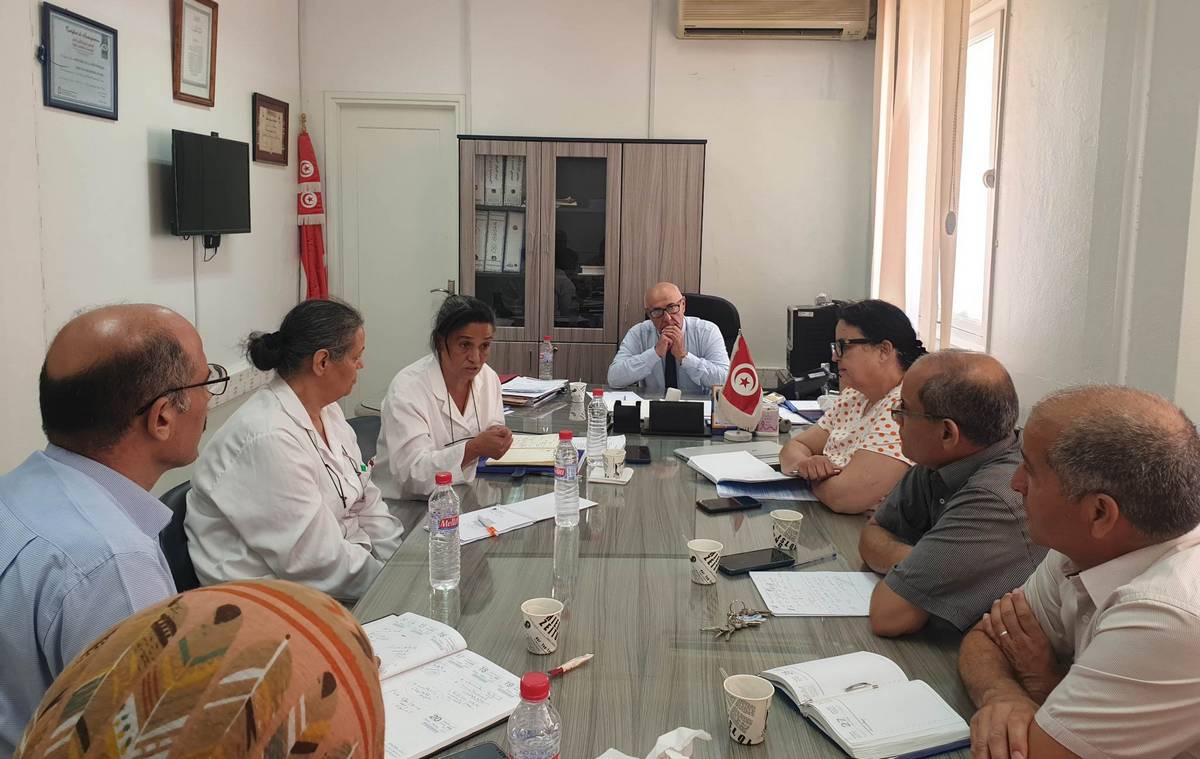 ممثل المنظمة العالمية للصحة يلتقي بالاطارات الصحية  في  صفاقس حول ملف المهاجرين
