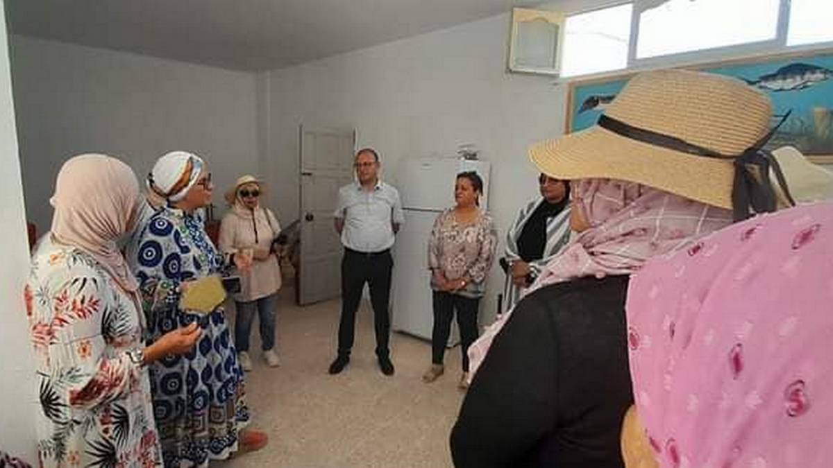 موكب تسليم الدفعة الثانية لمعدات وتجهيزات المجمع النسائي للتنمية الفلاحية والصيد البحري بقرقنة