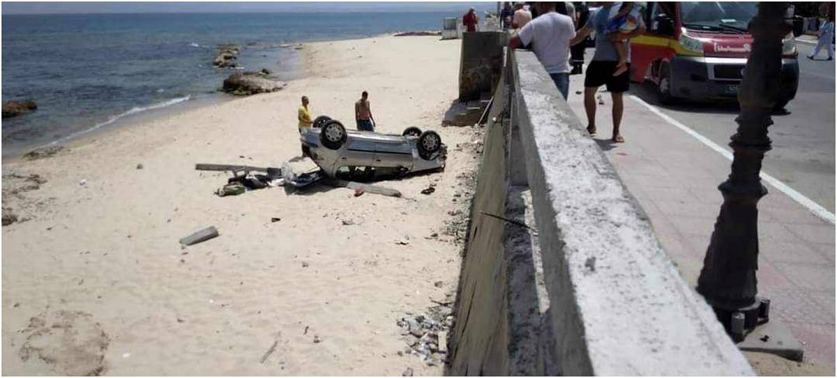 سقوط سيارة في كرنيش بنزرت