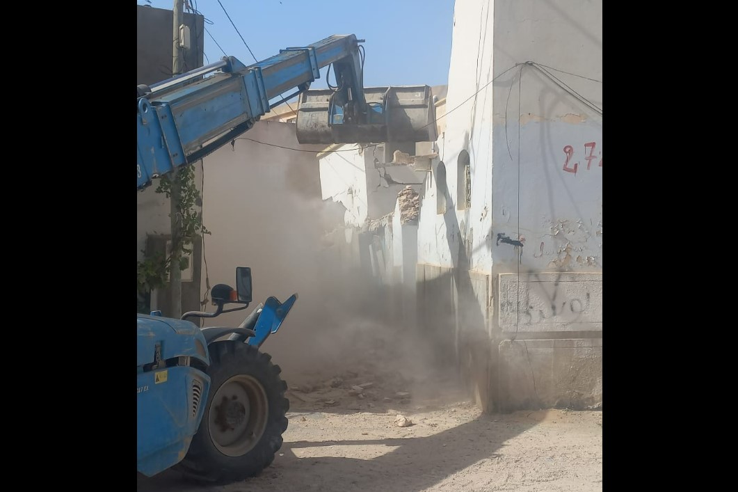 صفاقس : هدم عقار بطريق منزل شاكر كان يُشكلّ تهديدا للمارة