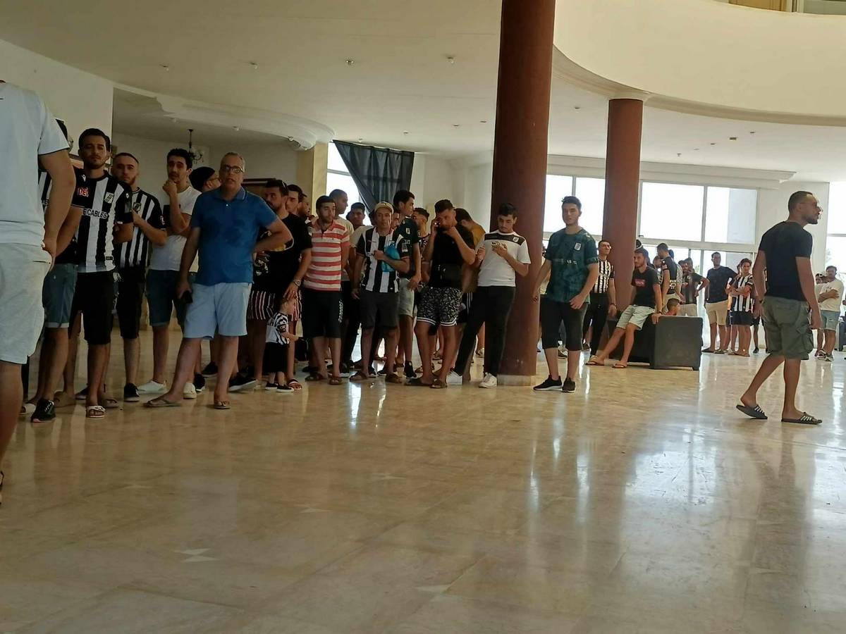 بيع أكثر من 3000 اشتراك بين مدارج وكراسي واقبال كبير من الاحباء على اقتناء الاشتراكات