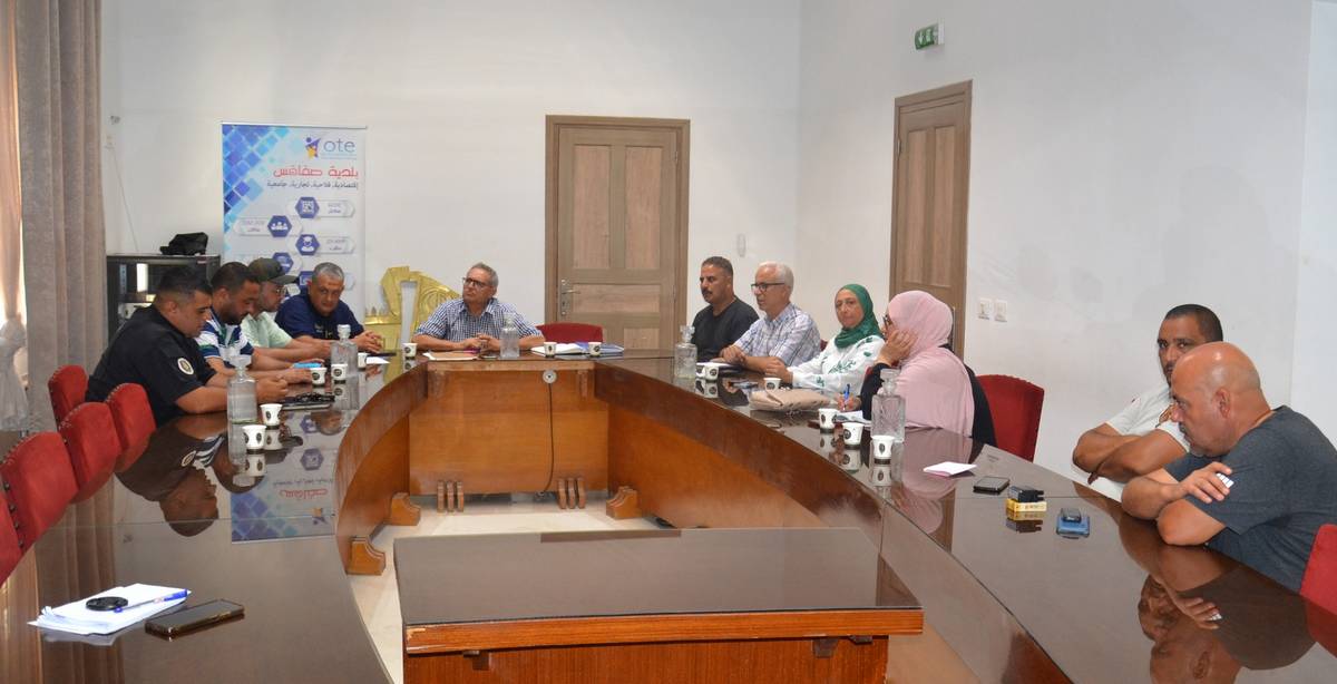 جلسة عمل في  بلدية صفاقس  للنظر في  ملف  الاعتداءات المتكرّرة  على اعوان النظافة