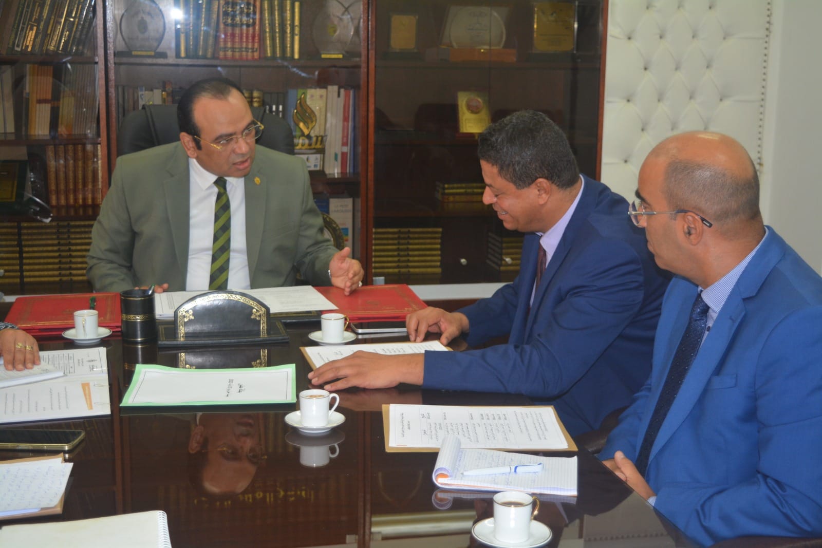 وزير الشّؤون الدّينية يشرف على جلسة عمل حول الحجّ.