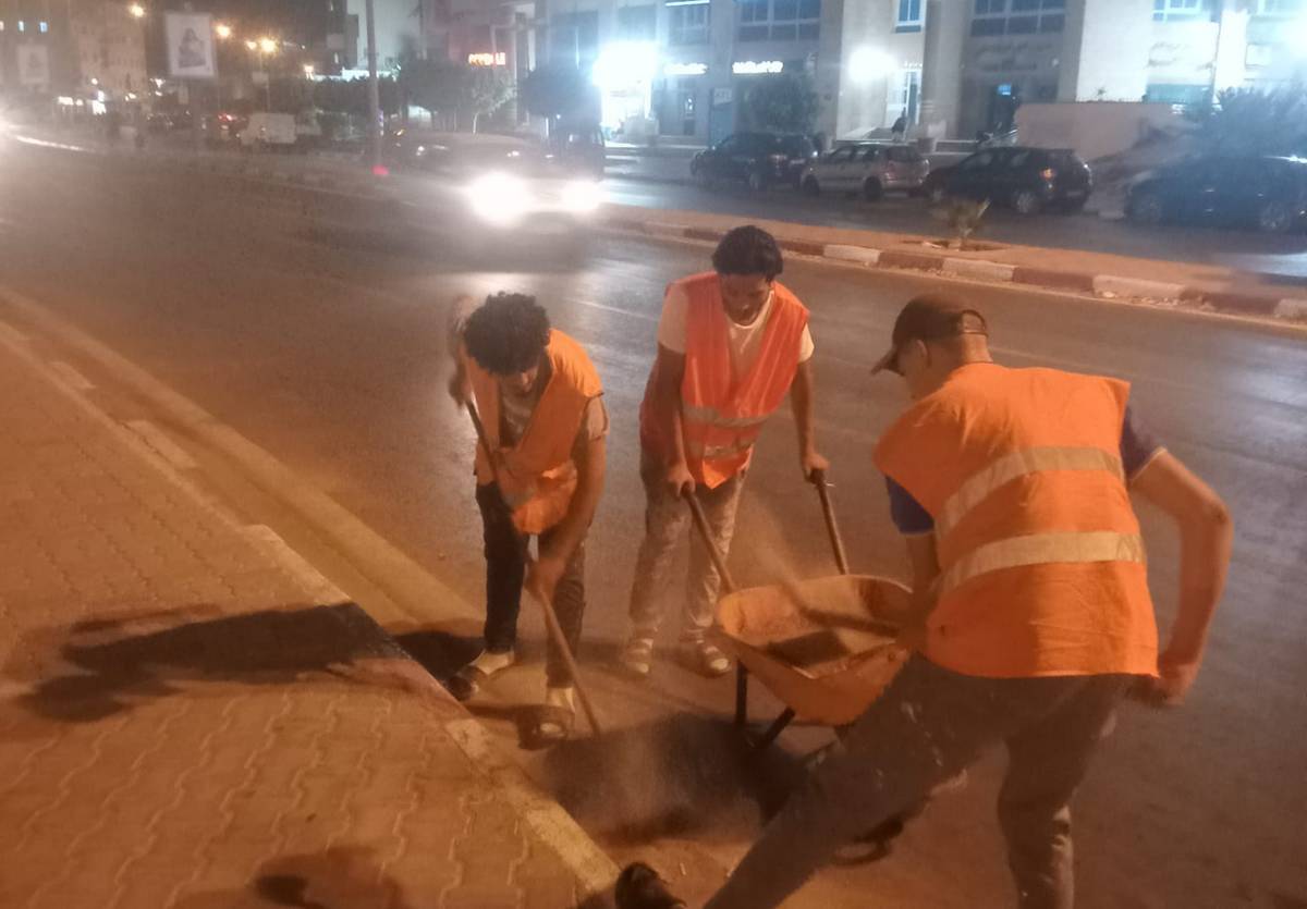 صفاقس  الغربية: حملة نظافة بطريق منزل شاكر من امام المفترق بجانب اذاعة صفاقس