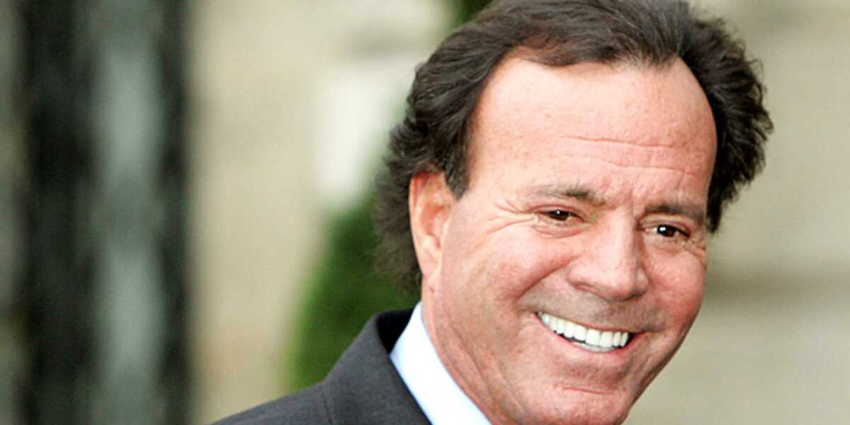 خوليو إيقليسياس Julio Iglesias… أروع من غنّى للنّساء