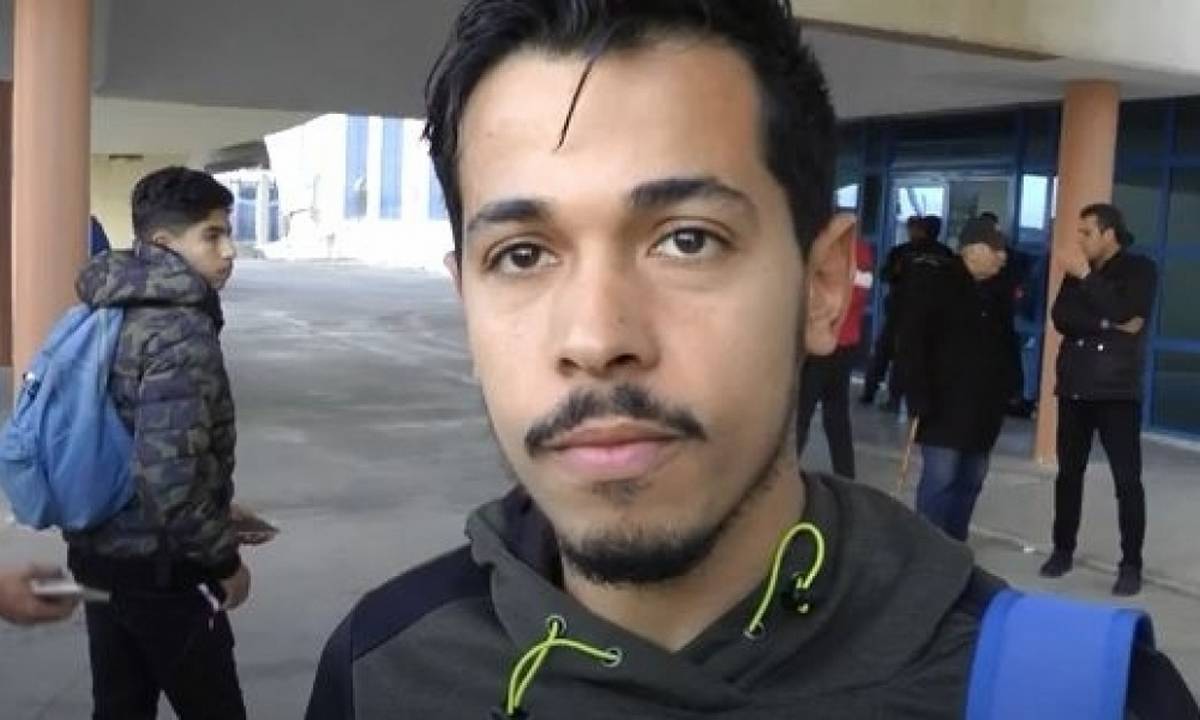 هل يرتدي رشاد العرفاوي ازياء النادي  الصفاقسي