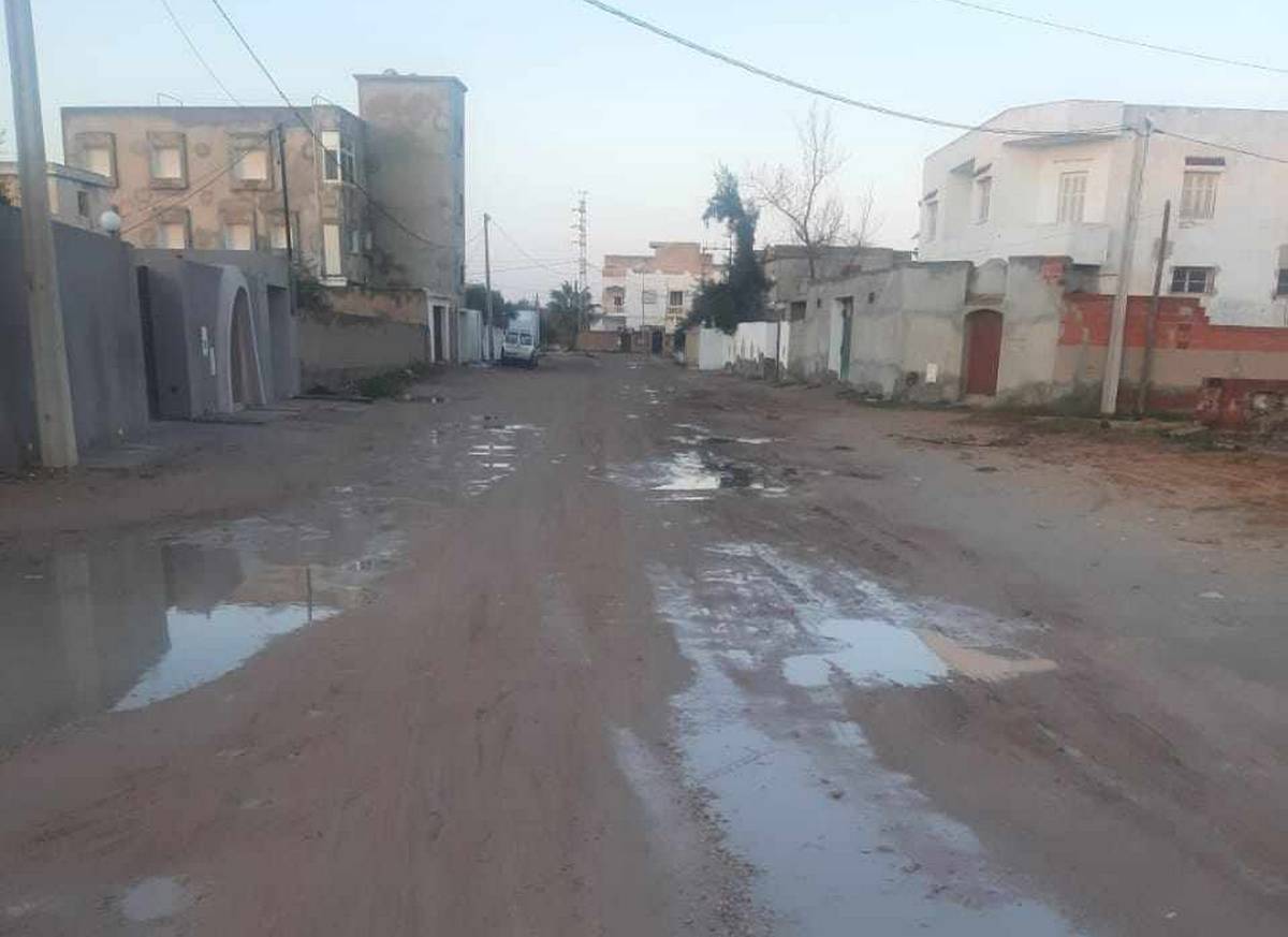 صفاقس : وتتواصل مُعاناة متساكني طريق حبّانة من البرك المائيّة والحفر