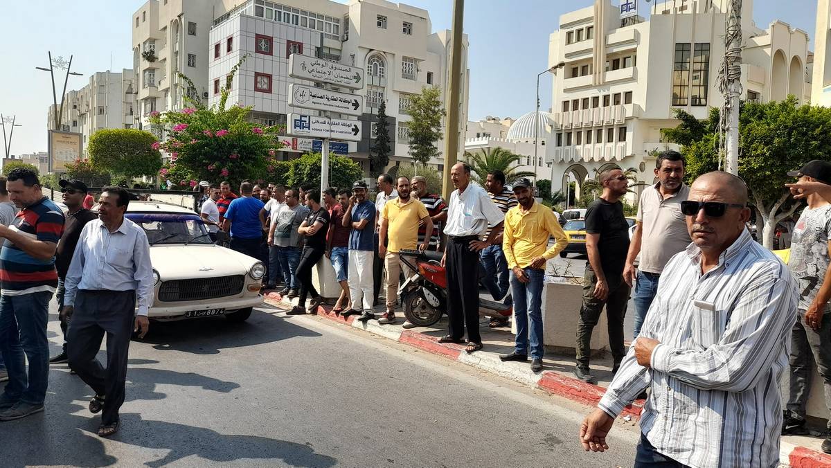 صفاقس: احتجاجات اصحاب التاكسيات :  الرجوع للعمل بشهادة الفحص الفنى  لمدة 15يوم