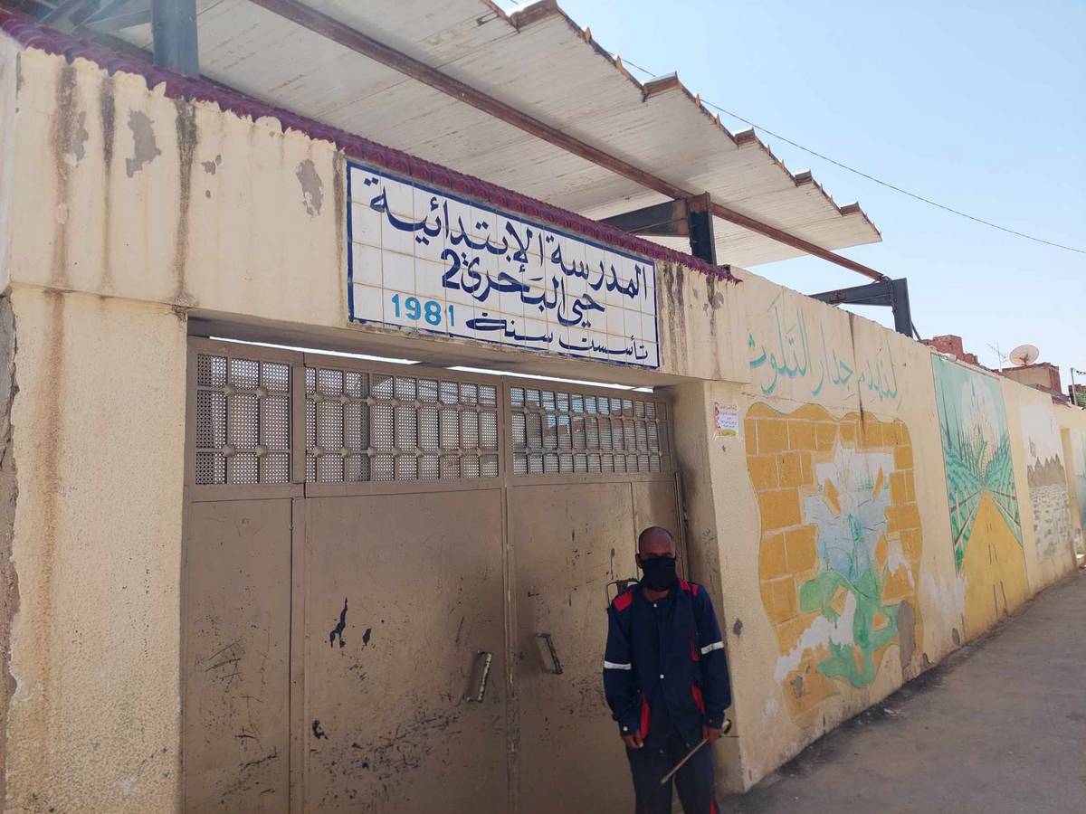 بلدية صفاقس تواصل تطهير وتعقيم المدارس الابتدائيّة