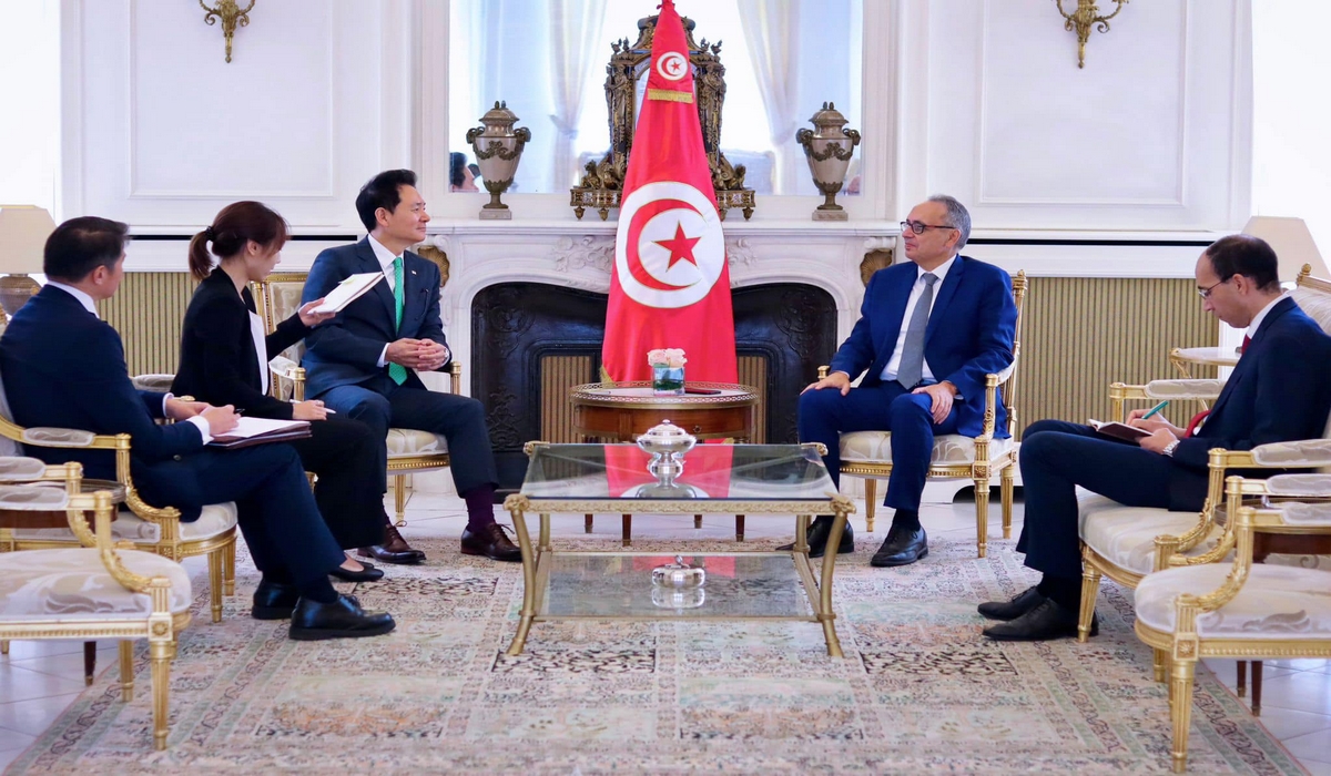 سفير تونس بفرنسا يستقبل المستشار السياسي لرئيس جمهورية كوريا