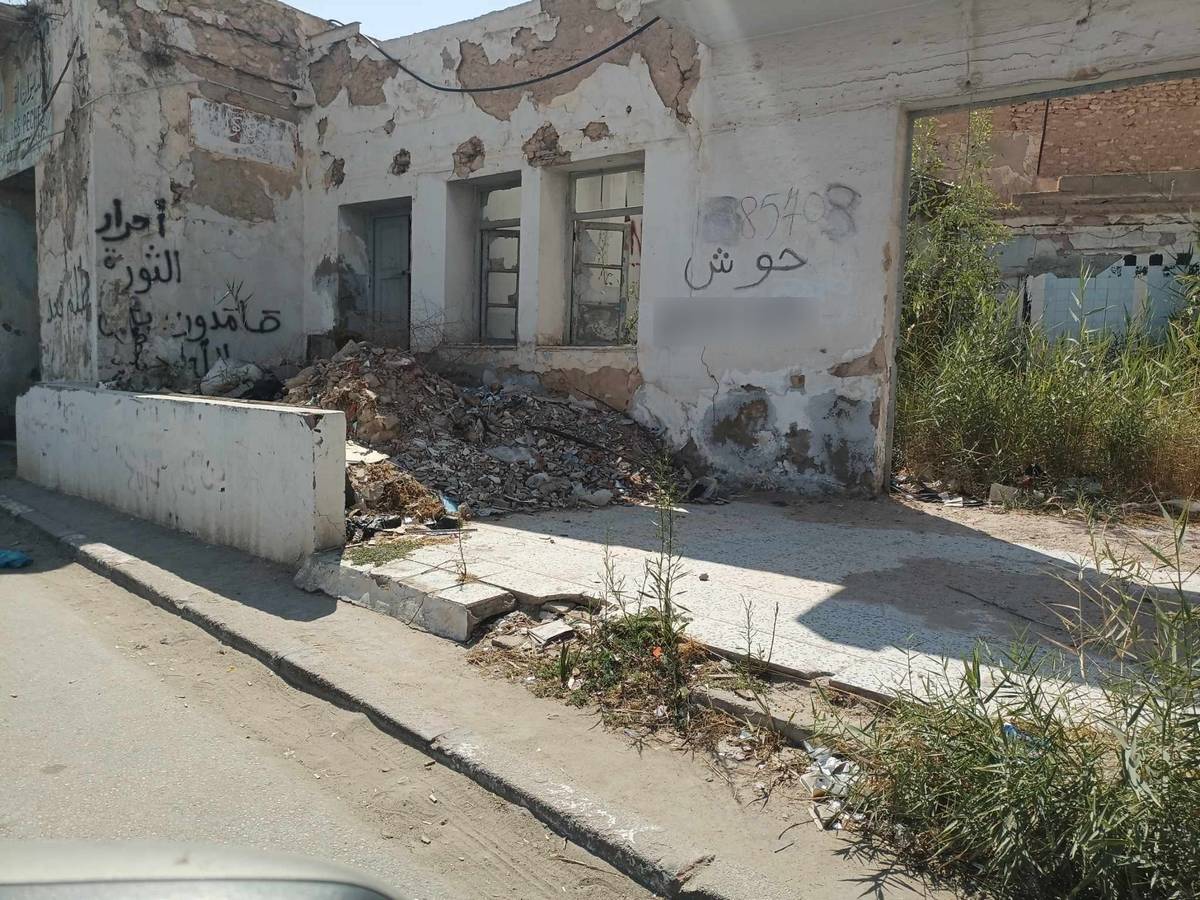 صفاقس: وضعية كارثية في بداية طريق تونس  مبان ٱيلة للسقوط  … اين البلدية