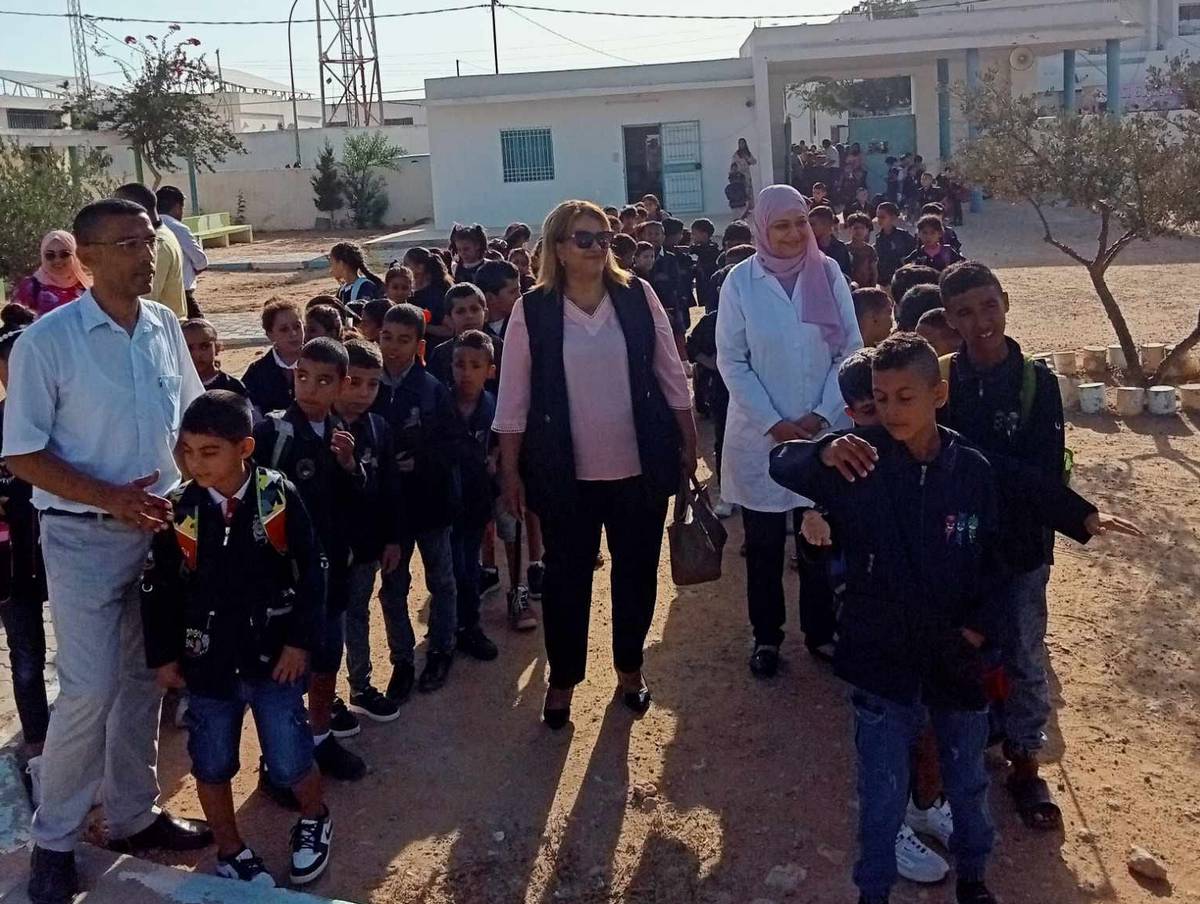 صفاقس: معتمدة ساقية الزيت تواكب تحية العلم الوطني بالمدرسة الابتدائية بسيدي صالح