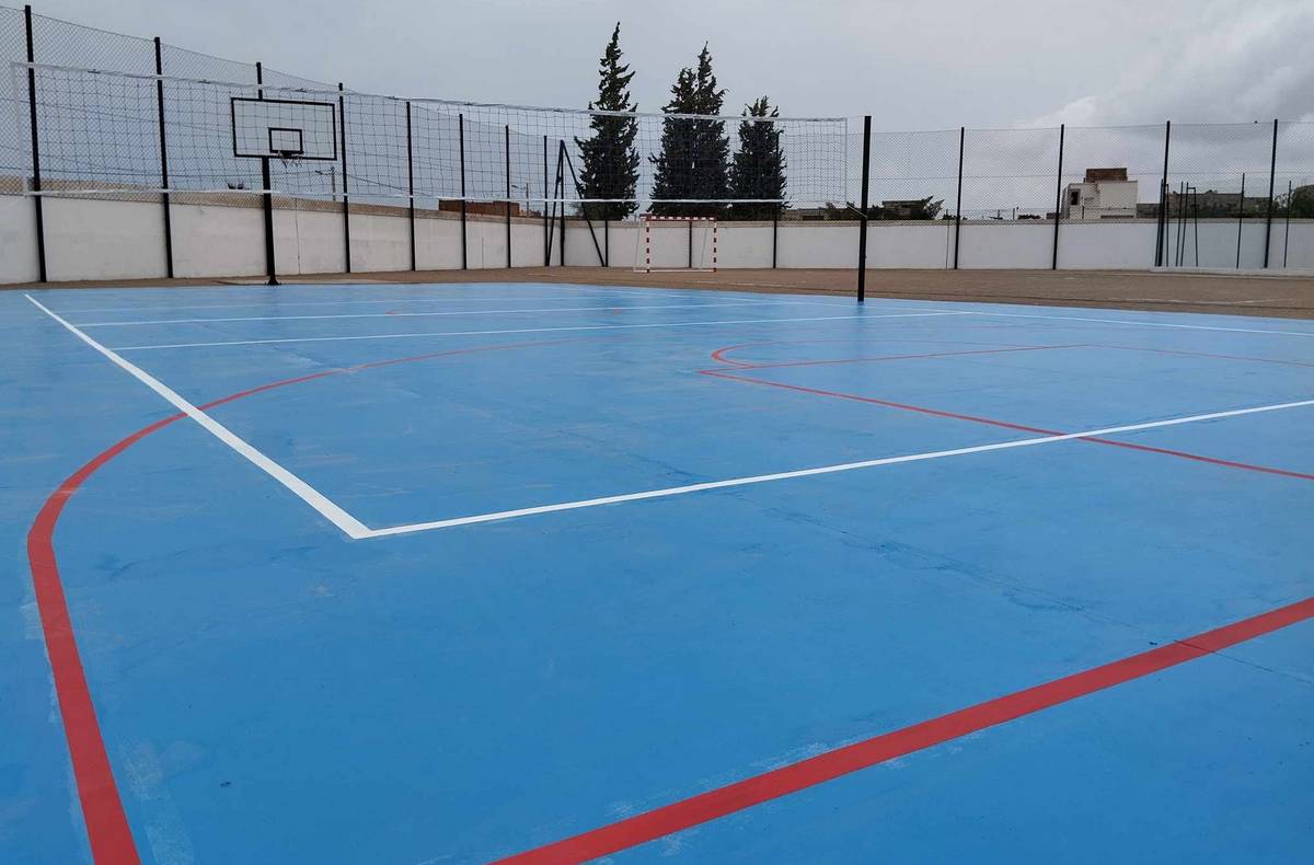 صفاقس معهد  طينة : انتهاء  اشغال تهيئة حجرات الملابس والملاعب الرياضيّة