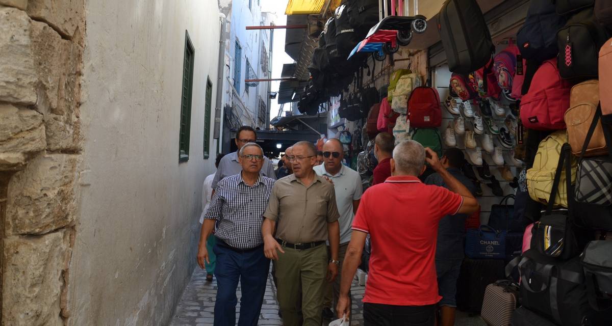 اطارات  بلديّة  صفاقس  تتفقّد المدينة العتيقة وشارع الهادي  شاكر