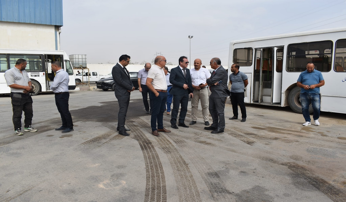 النقل المدرسي : والي المهدية يُعاين  مستودع شركة النقل بالساحل بفرع الجم