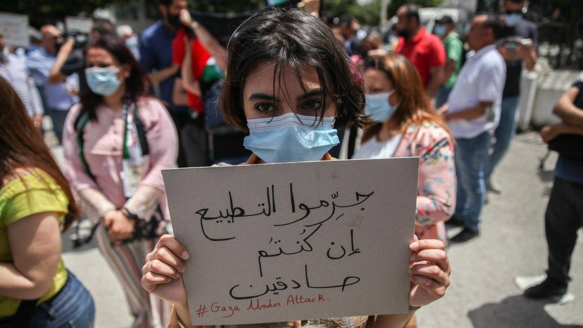 لما لا نترك المجال للمجتمع السياسي لمحاكمة المتطبعين دون استصدار قانون يمثل خطر على بلادنا