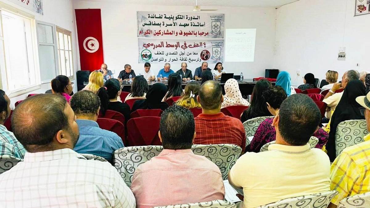 صفاقس : التلميذ محور العملية التربوية والمربي أساسها…