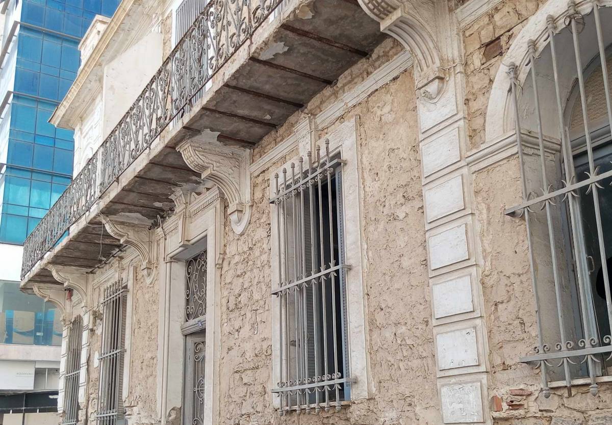 صفاقس : المقر القديم  للقباضة المالية  بنهج ابو القاسم  الشابي مهمل  منذ اكثر من  عقد