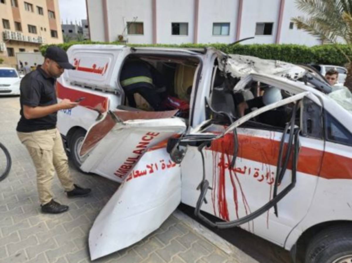 عاجل : الكيان  الصهيوني يقصف  مخبزة وسيارات الاسعاف