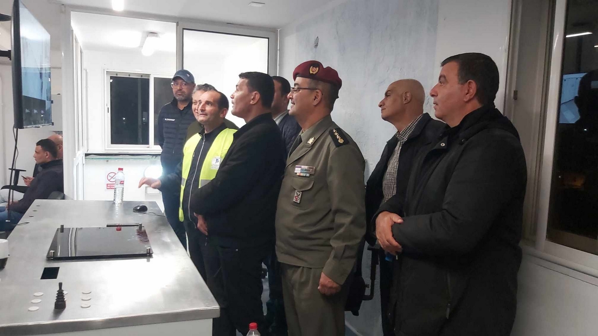 بنزرت: نجاح الرفعات التجريبية للجسر المتحرك والسماح بعبور عدد من البواخر الراسية بالميناء التجاري